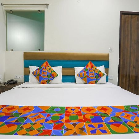 Fabhotel Sm Palace Chinhat Extérieur photo
