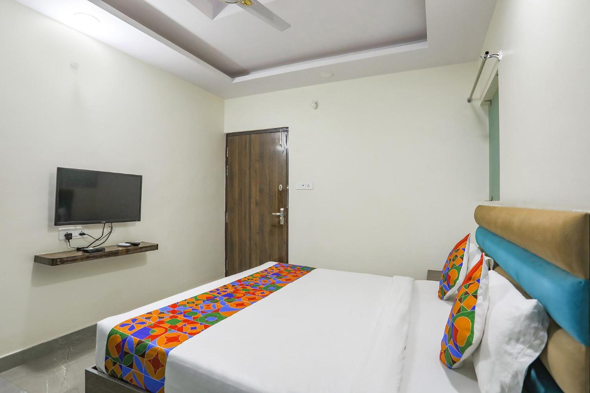 Fabhotel Sm Palace Chinhat Extérieur photo